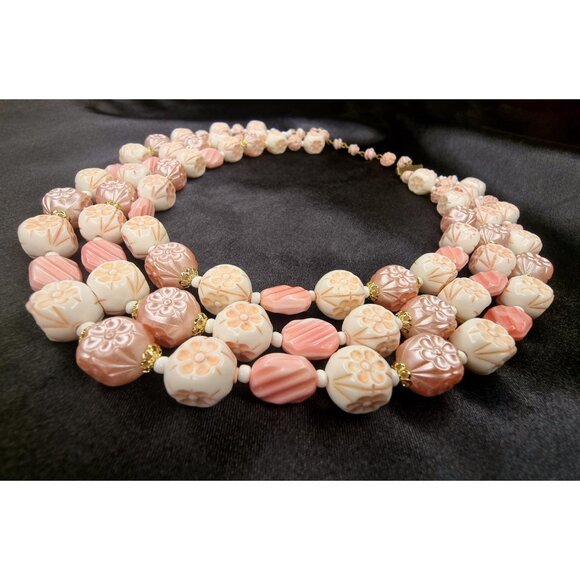 Vintage 1960s Pink Flower Beaded Necklace - Picture 4 of 4